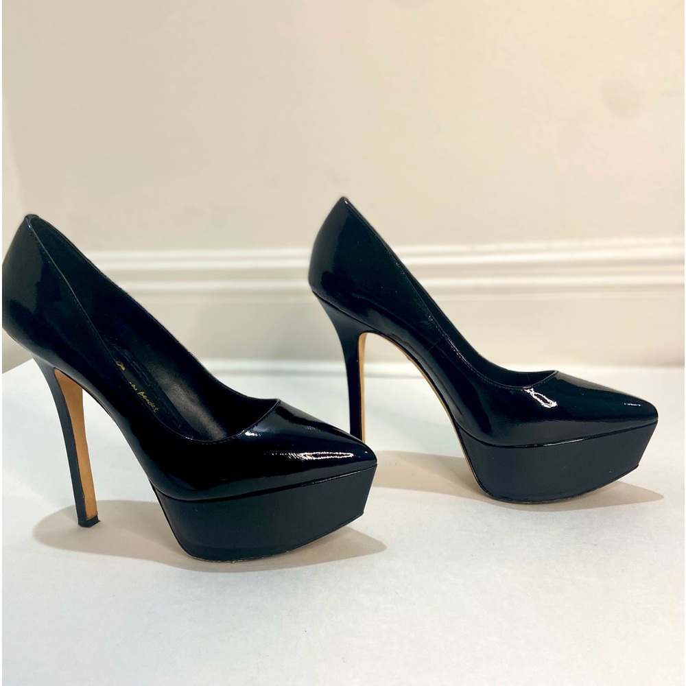Alice + Olivia Willow Smooth Patent Pointed Heel in Black